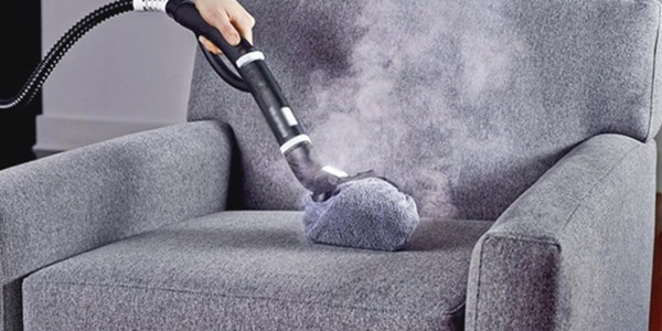 tùy từng loại vết bẩn sẽ có cách vệ sinh sofa vải khác nhau
